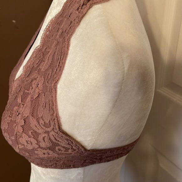 Out From Under  Urban Outfitters Lace Bralette NWOT Medium - Picture 3 of 6